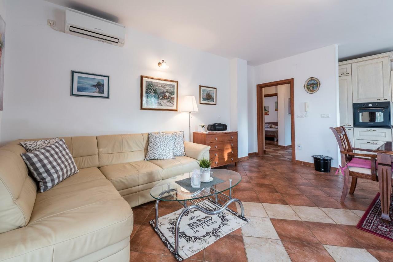 Apartments Jelavic Sutomiscica エクステリア 写真