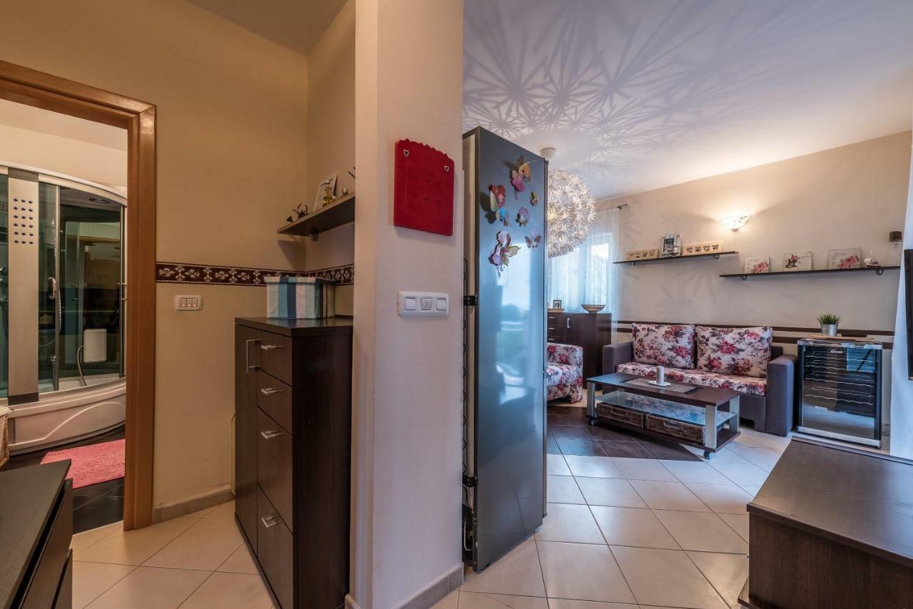 Apartments Jelavic Sutomiscica エクステリア 写真
