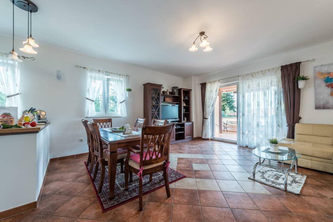 Apartments Jelavic Sutomiscica エクステリア 写真
