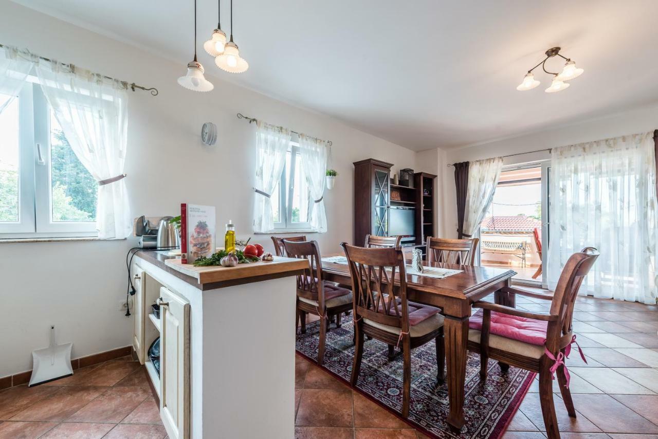 Apartments Jelavic Sutomiscica エクステリア 写真