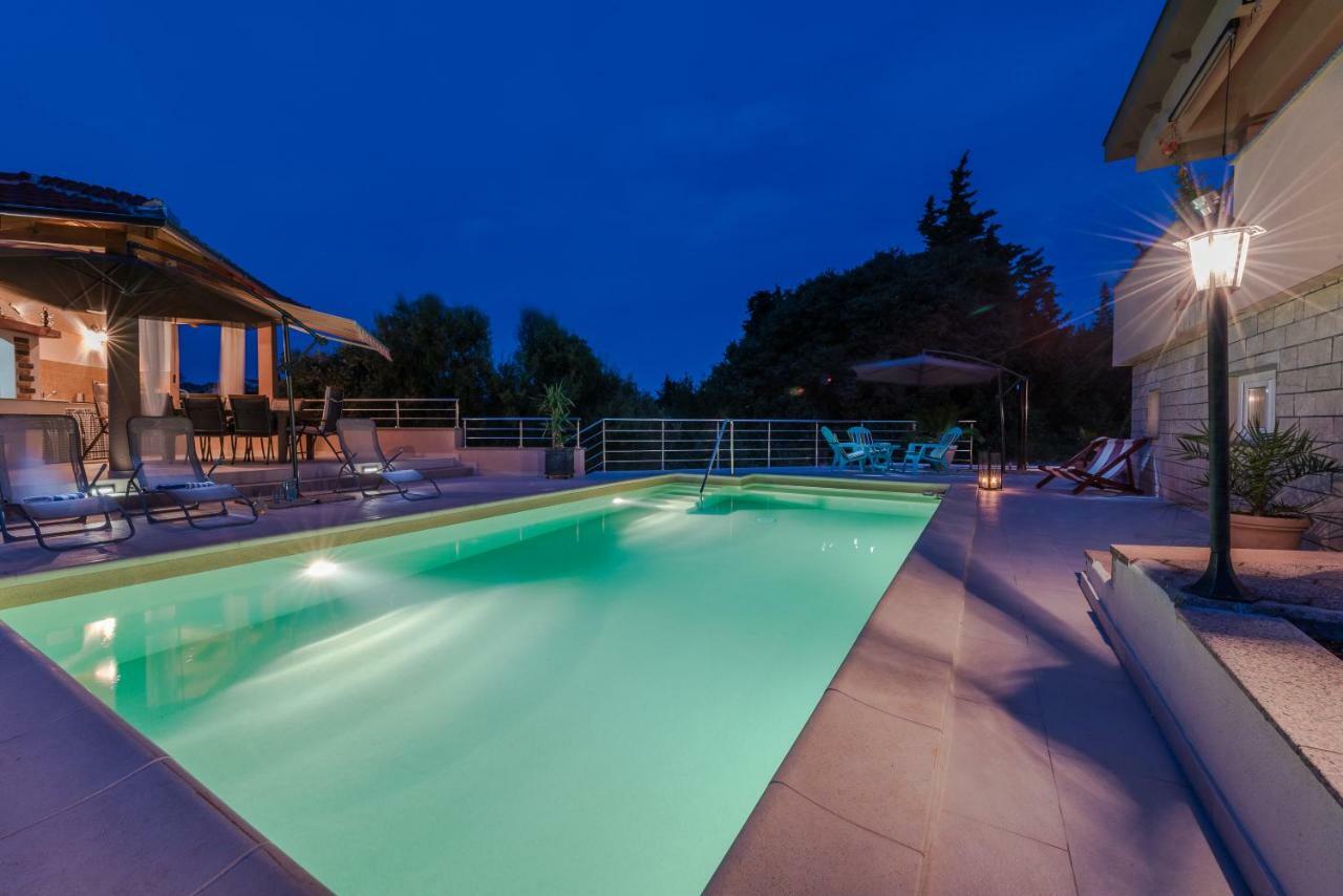 Apartments Jelavic Sutomiscica エクステリア 写真