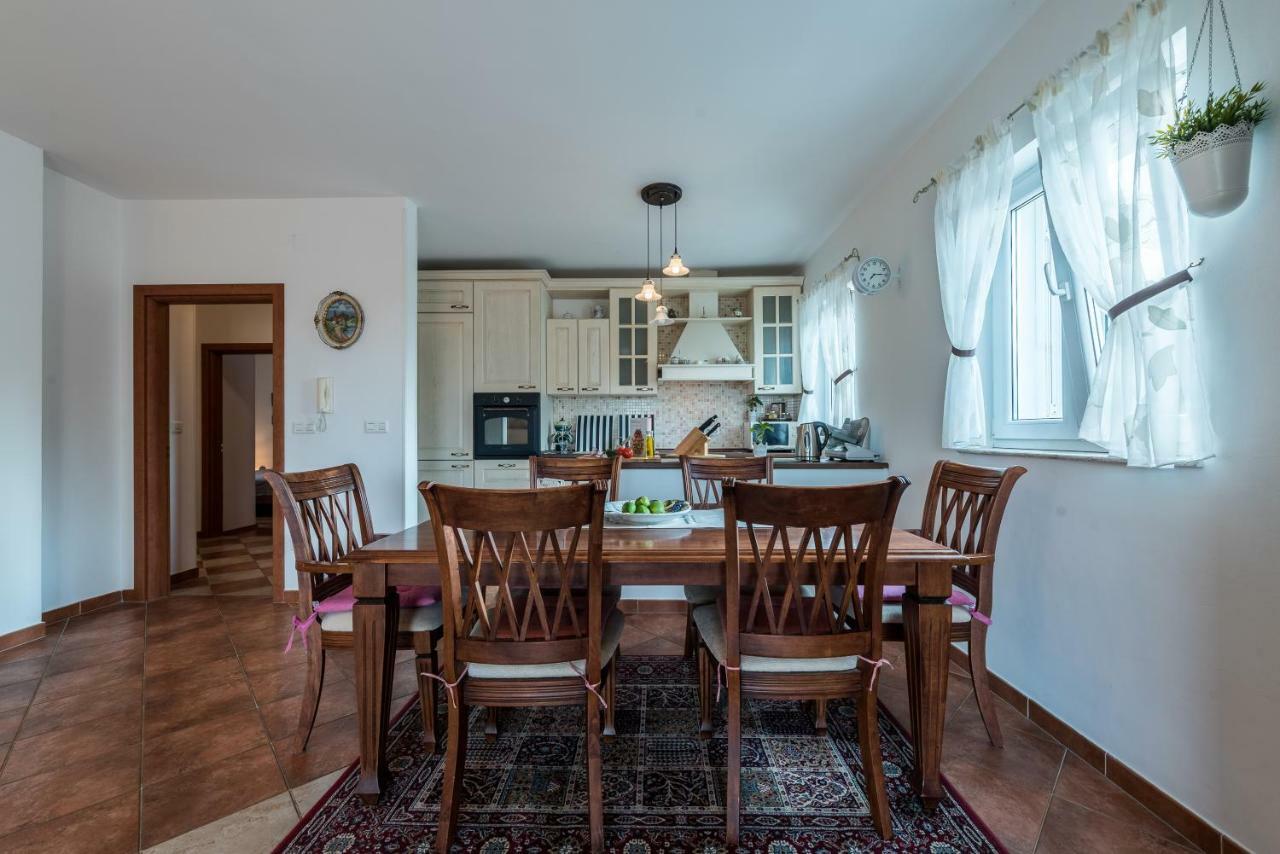Apartments Jelavic Sutomiscica エクステリア 写真