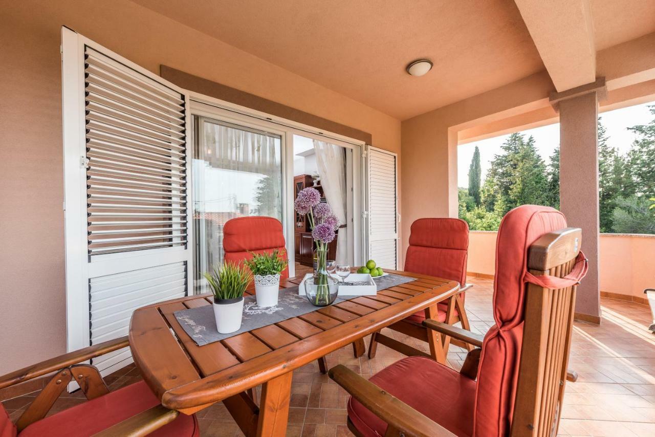 Apartments Jelavic Sutomiscica エクステリア 写真