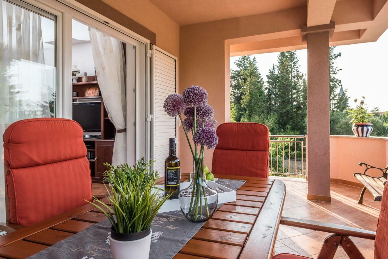 Apartments Jelavic Sutomiscica エクステリア 写真