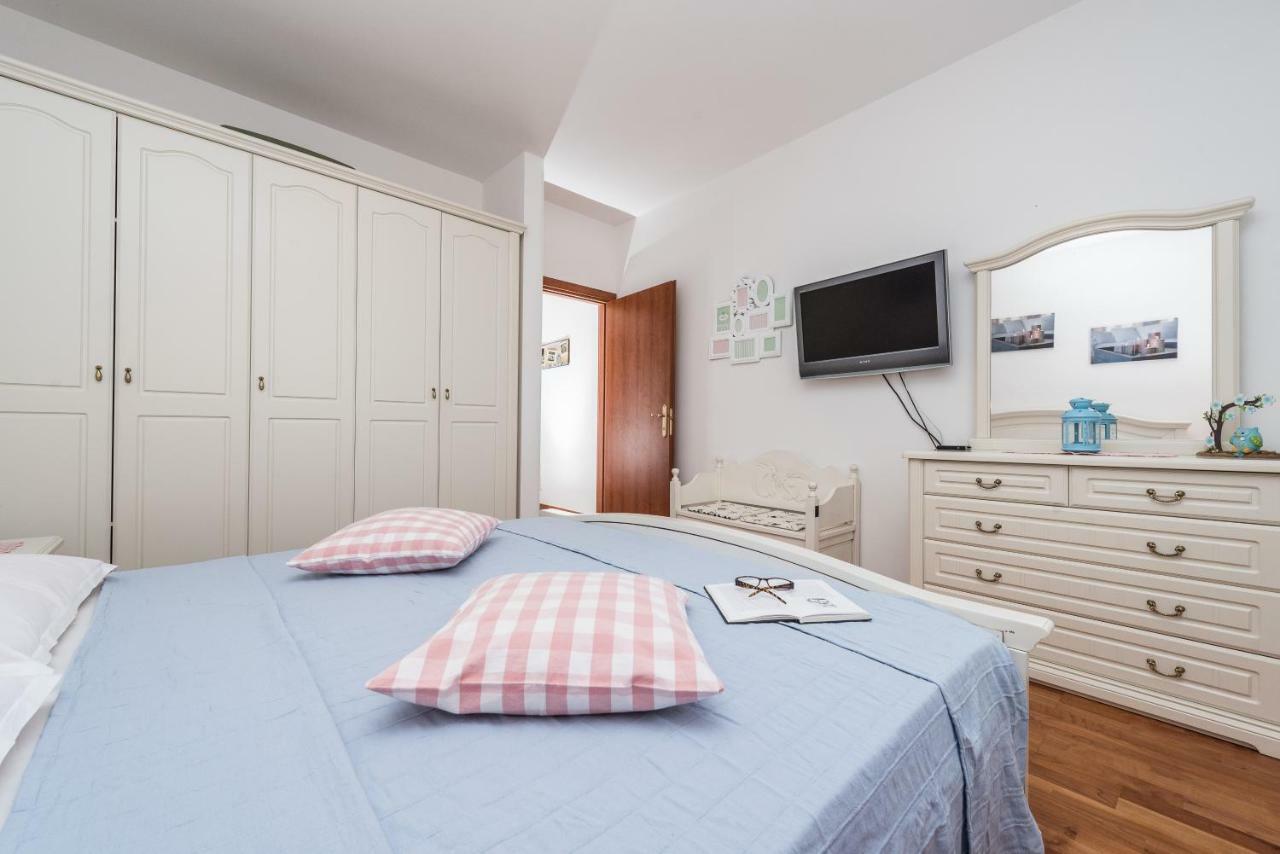 Apartments Jelavic Sutomiscica エクステリア 写真