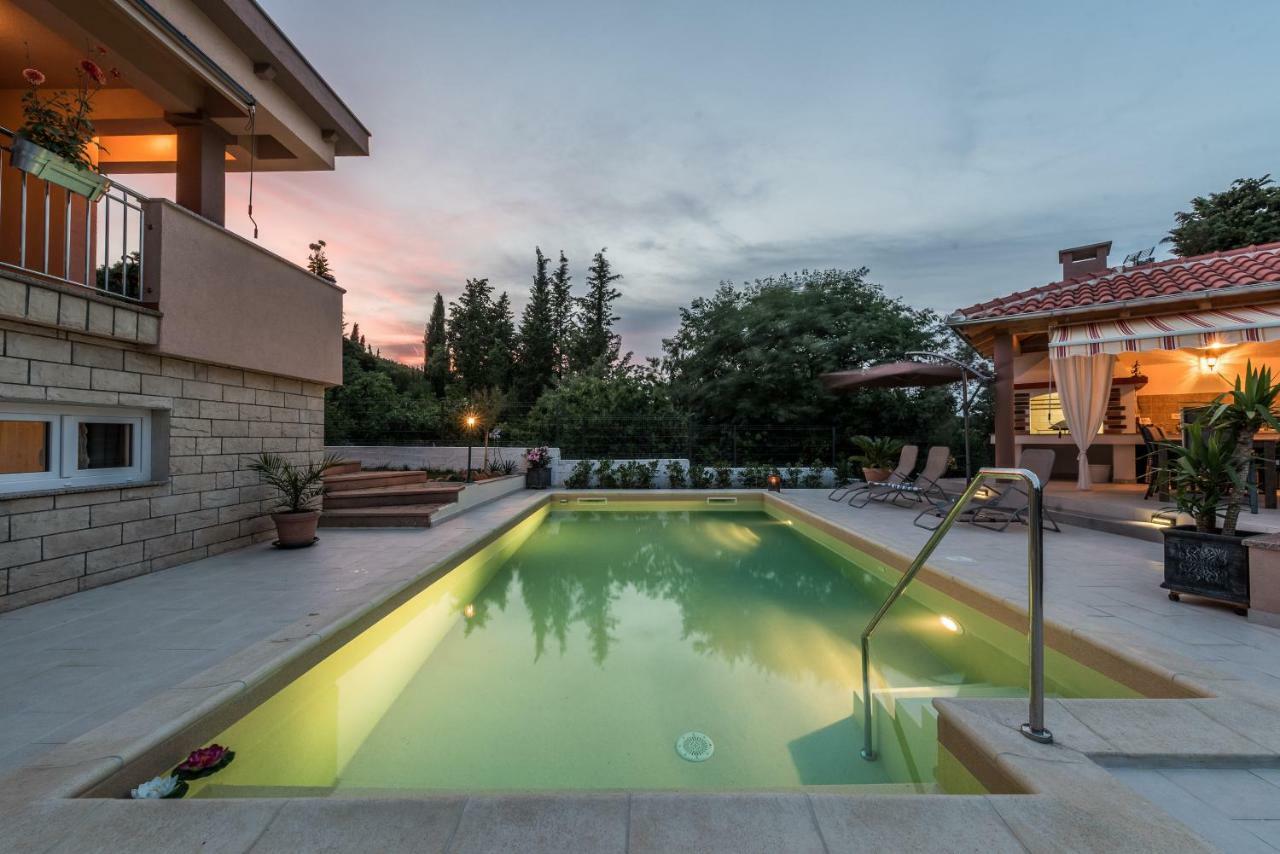Apartments Jelavic Sutomiscica エクステリア 写真