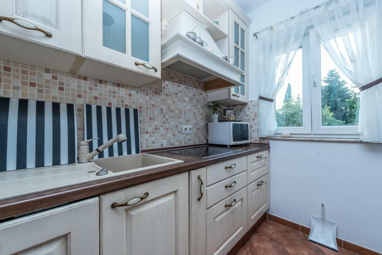 Apartments Jelavic Sutomiscica エクステリア 写真