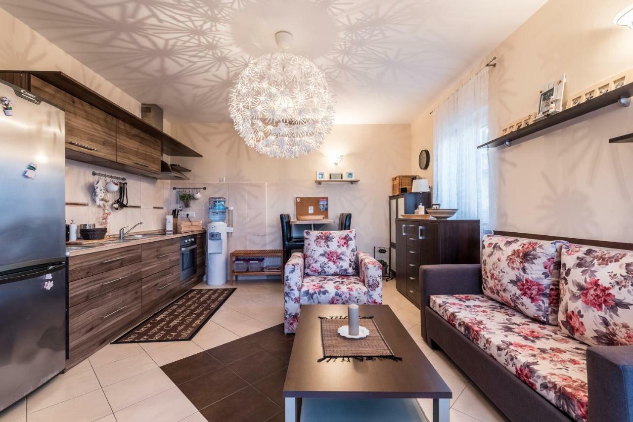 Apartments Jelavic Sutomiscica エクステリア 写真