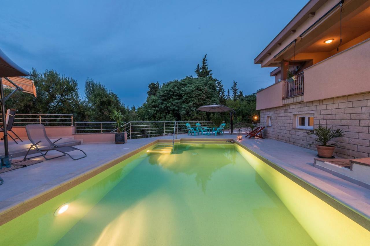Apartments Jelavic Sutomiscica エクステリア 写真