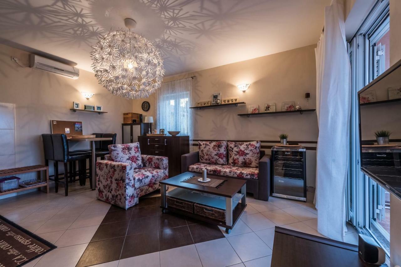 Apartments Jelavic Sutomiscica エクステリア 写真