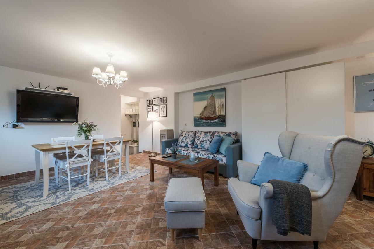 Apartments Jelavic Sutomiscica エクステリア 写真