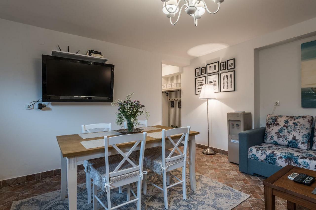 Apartments Jelavic Sutomiscica エクステリア 写真